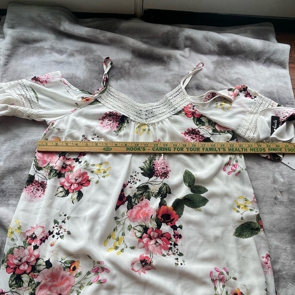 Sequin hearts nwt white pink floral cold shoulder dress - Picture 6 of 7